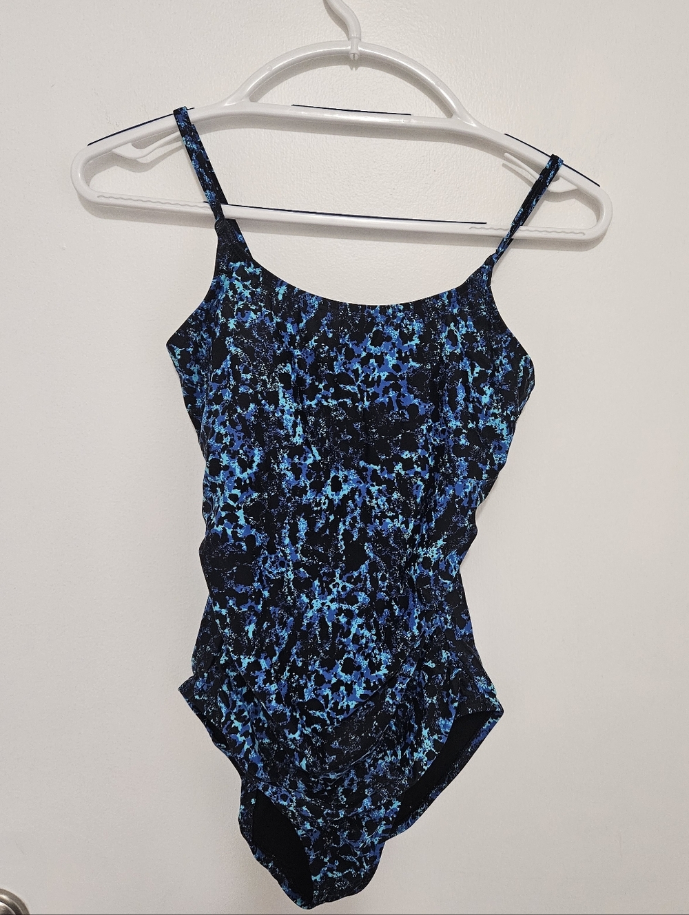 Speedo Women's Blue and Black Printed‎ One-Piece Swimwear Size 8